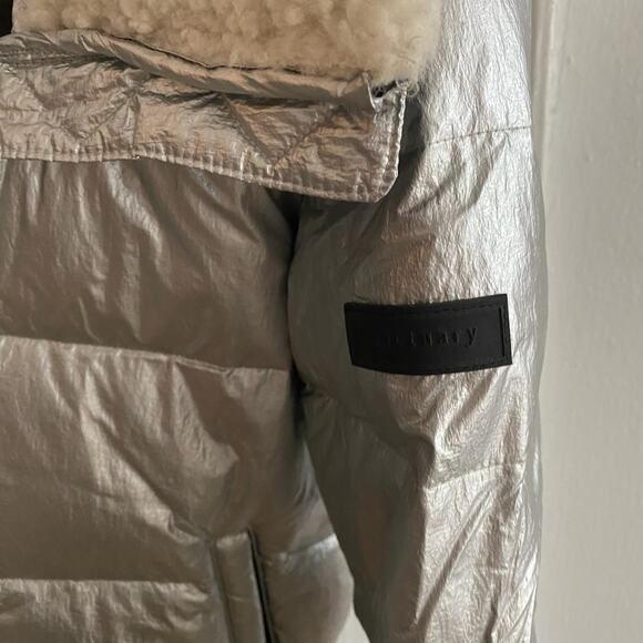 Sanctuary Silver Shine Down Puffer Jacket Cream Shearling Collar Trim Sz Small - Picture 9 of 11